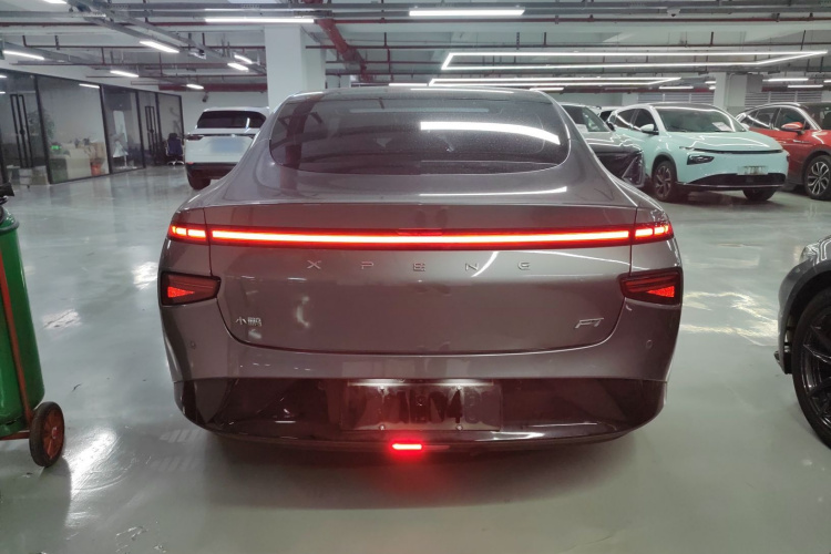 小鹏P7 2022款 480E+车身外观6004