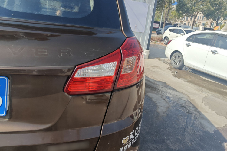 奇瑞 瑞虎5 2014款 2.0L 手动家享版车身外观9