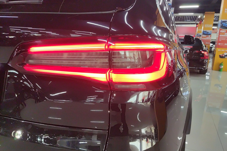 宝马X5(进口) 2021款 xDrive30i X设计套装车身外观9