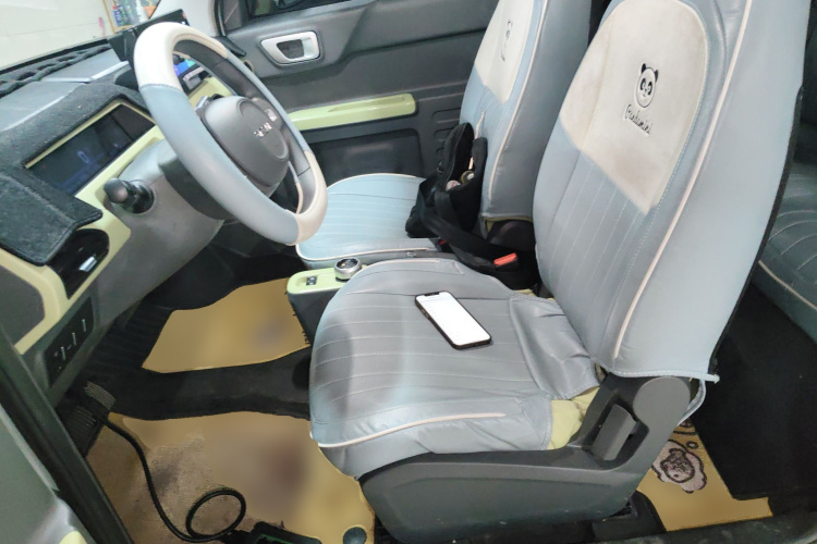 吉利银河 2023款 熊猫mini 200km 耐力熊中控内饰19