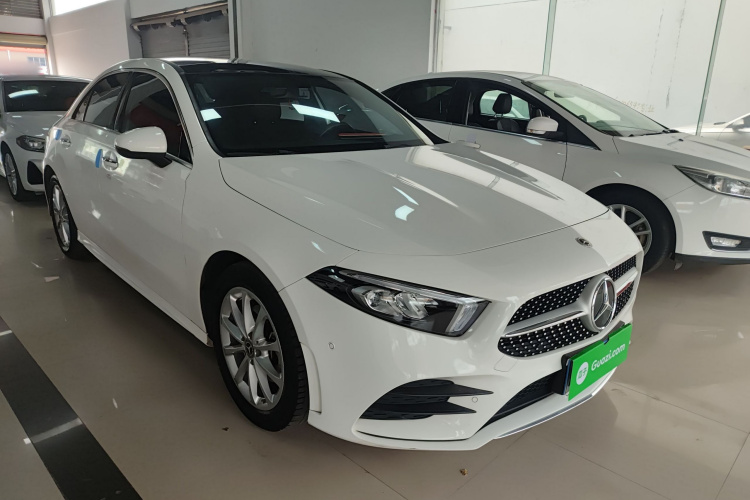 奔驰A级 2021款 A 200 L 运动轿车时尚型车身外观3