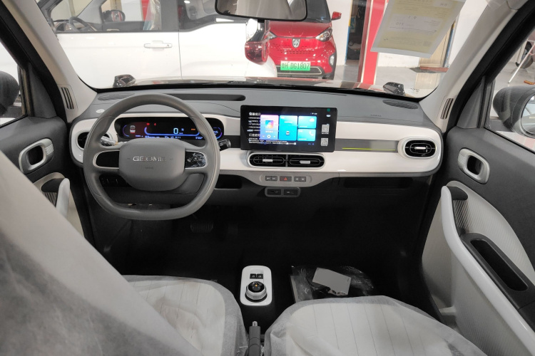 吉利银河 2025款 210km 熊猫卡丁中控内饰7002