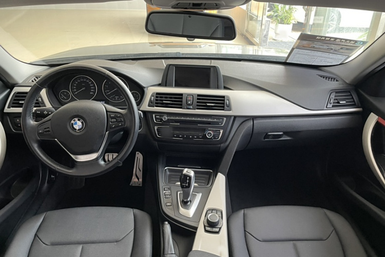 宝马3系 2015款 320Li 时尚型中控内饰7001