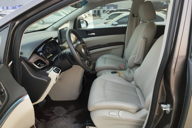 别克GL8 2023款 陆上公务舱 舒适型中控内饰19