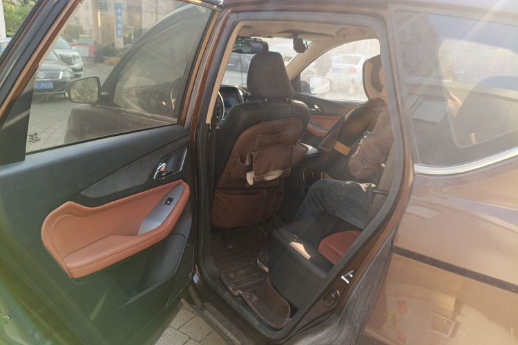 宝骏560 2015款 1.8L 手动精英型中控内饰21