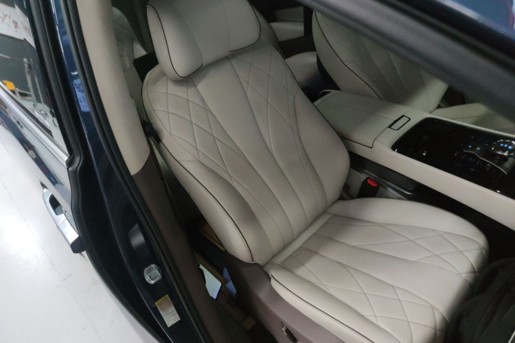 腾势D9 2022款 DM-i 970 四驱旗舰型局部细节41