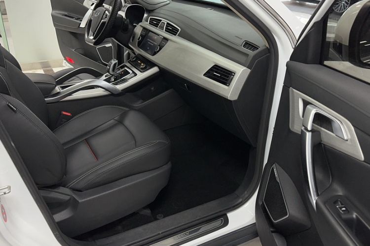 吉利汽车 博越 2020款 1.8TD DCT两驱智联型4G互联版中控内饰7002