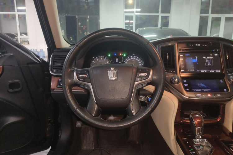 丰田 皇冠 2015款 2.0T 时尚版局部细节13