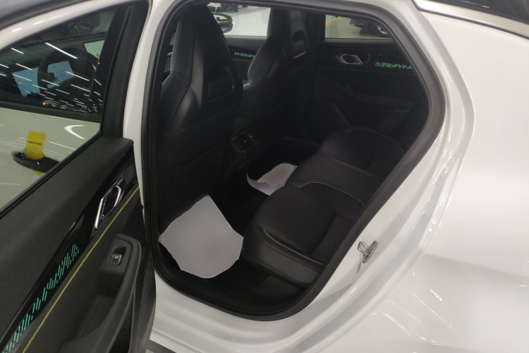 领克03 2025款 2.0TD DCT冠军版Pro中控内饰7004