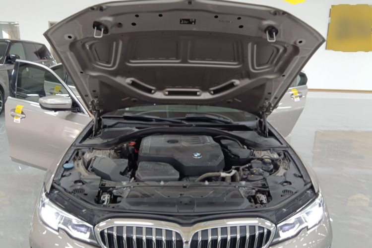 宝马3系 2020款 325Li 首发版机舱底盘24