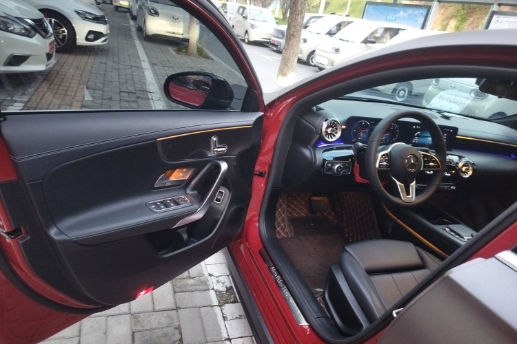奔驰A级 2021款 A 200 L 运动轿车动感型中控内饰20