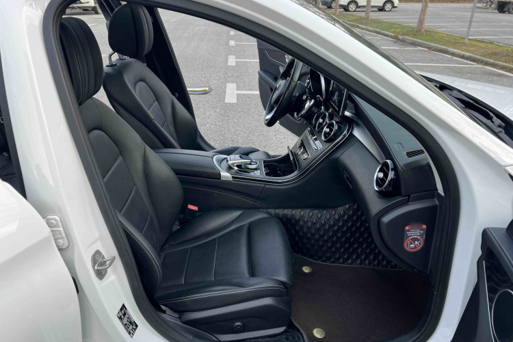 奔驰C级 2017款 改款 C 200 L 运动版中控内饰7010