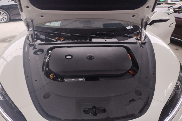 腾势Z9GT 2024款 1100四驱Ultra版机舱底盘24