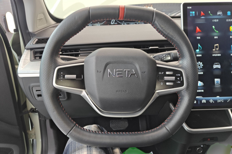 哪吒汽车 哪吒V 2022款 潮 400 Lite中控内饰13