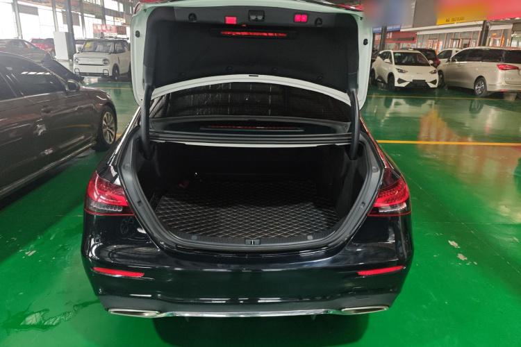 奔驰E级 2021款 改款 E 300 L 运动时尚型局部细节23