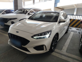 福特 福克斯 2019款 三厢 EcoBoost 180 自动ST Line