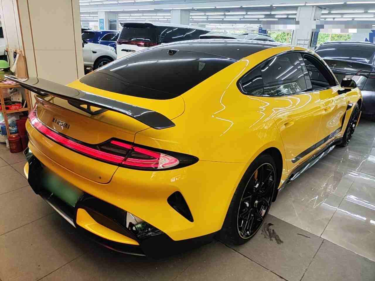 车辆右后45度角外观展示