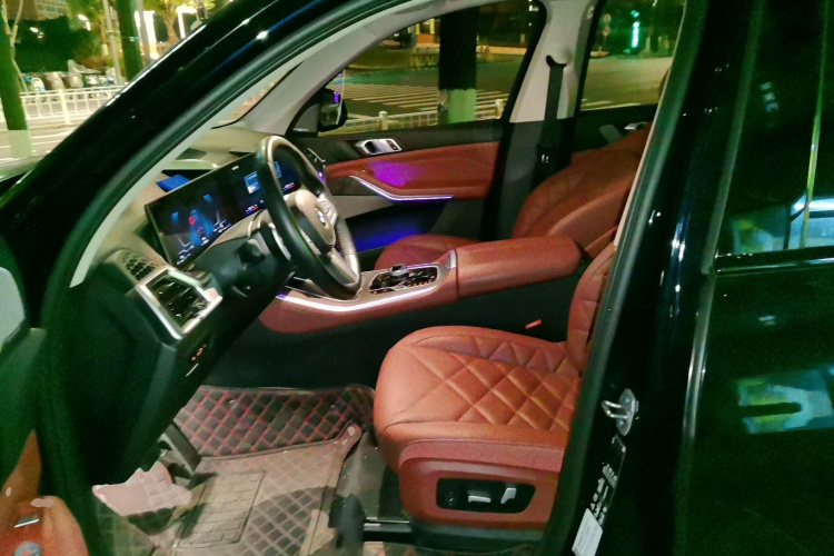 宝马X5 2023款 xDrive 30Li 尊享型M运动曜夜套装中控内饰19