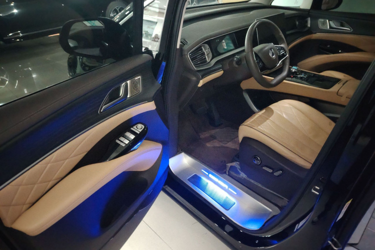 腾势D9 2024款 DM-i 980 四驱尊荣型中控内饰20