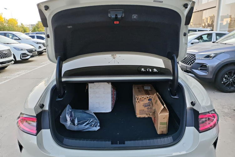 小米汽车 小米SU7 2024款 后驱超长续航高阶智驾Pro版机舱底盘23