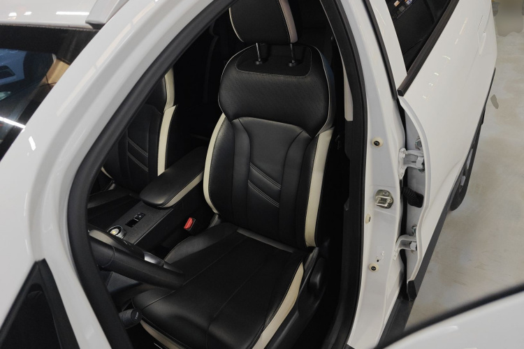 吉利几何 几何E 2022款 320KM 乖巧虎 5座中控内饰19