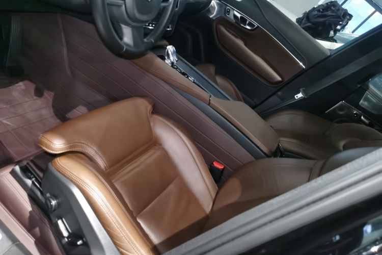 沃尔沃XC90新能源 2021款 E驱混动 T8 智尊豪华版 7座中控内饰19