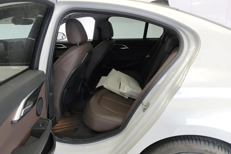 宝马1系 2020款 125i 领先型M运动套装中控内饰21