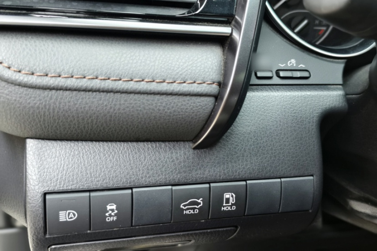 丰田 凯美瑞 2023款 双擎 2.5HGVP 领先版中控内饰7004