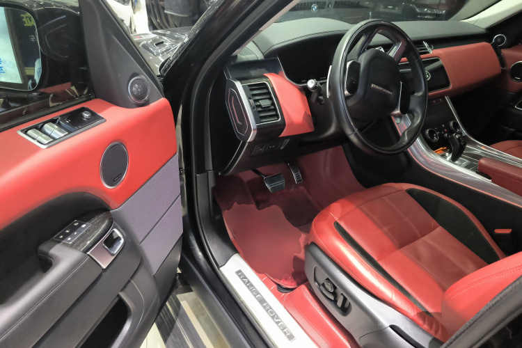 路虎 揽胜运动版 2022款 3.0 L6 耀黑版中控内饰20