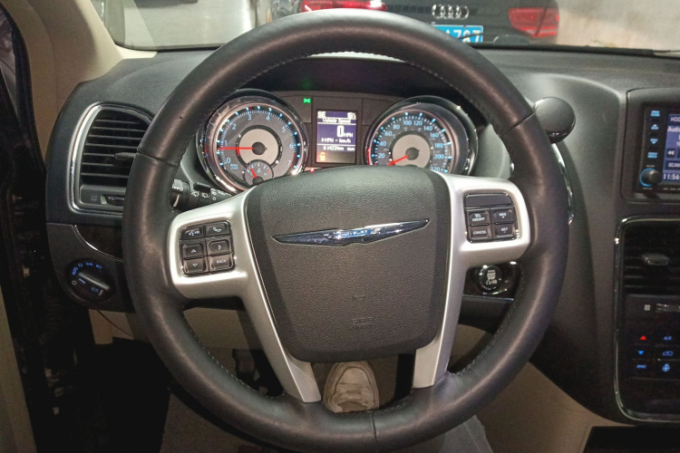 克莱斯勒 大捷龙(进口) 2014款 3.6L 舒适版中控内饰13