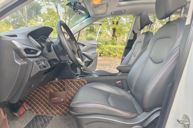 雪佛兰 沃兰多 2018款 Redline 530T 自动纵享版（5+2款） 国V中控内饰7013