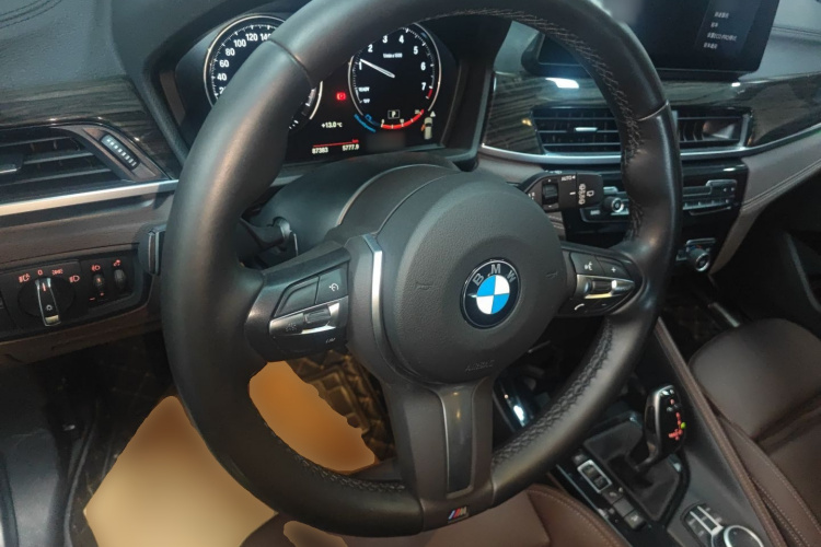 宝马X1 2021款 xDrive25Li 尊享型中控内饰13