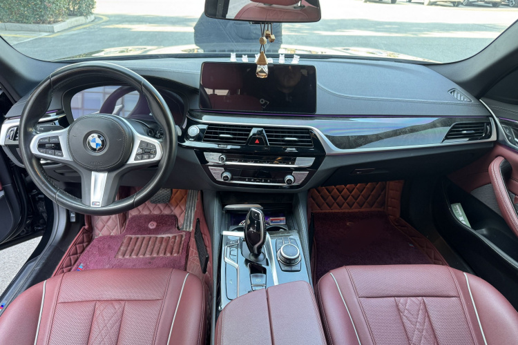 宝马5系 2022款 改款 525Li M运动套装中控内饰7003