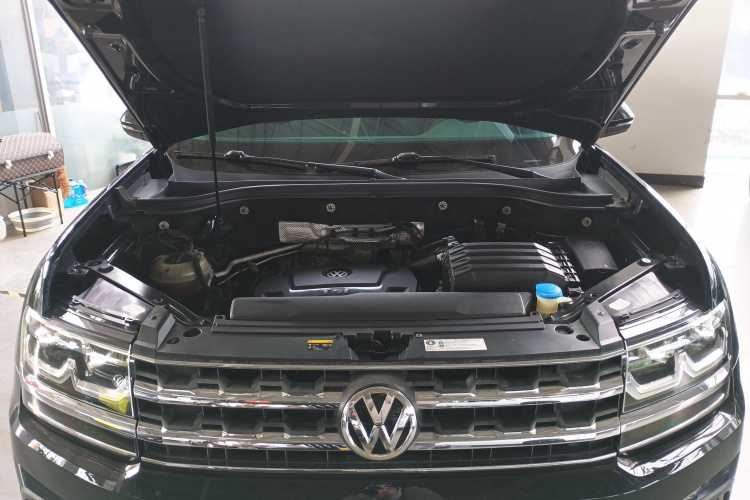 大众 途昂 2017款 330TSI 两驱豪华版机舱底盘24