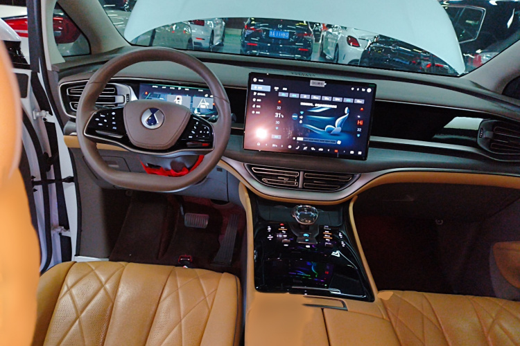 腾势D9 2024款 DM-i 980 四驱尊荣型中控内饰7002