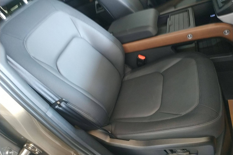 路虎卫士 2023款 改款 110 3.0T P400 X-DYNAMIC HSE局部细节41