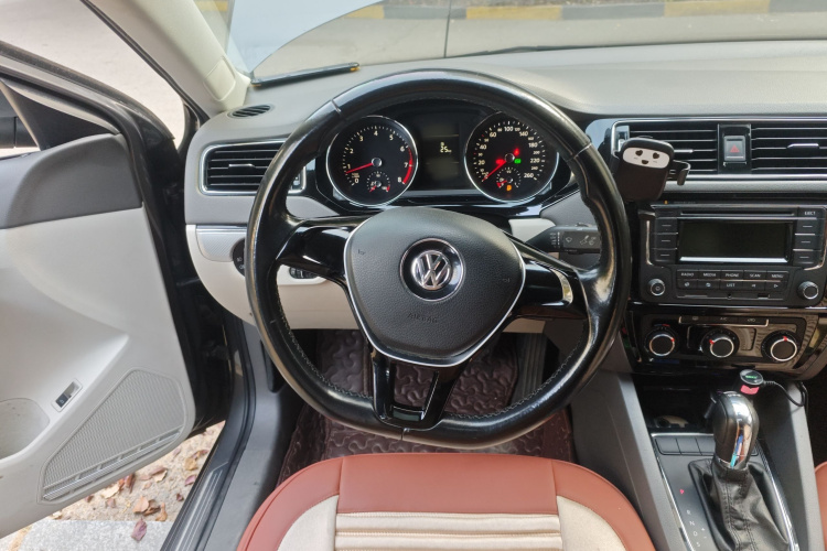 大众 速腾 2015款 230TSI 自动舒适型中控内饰13