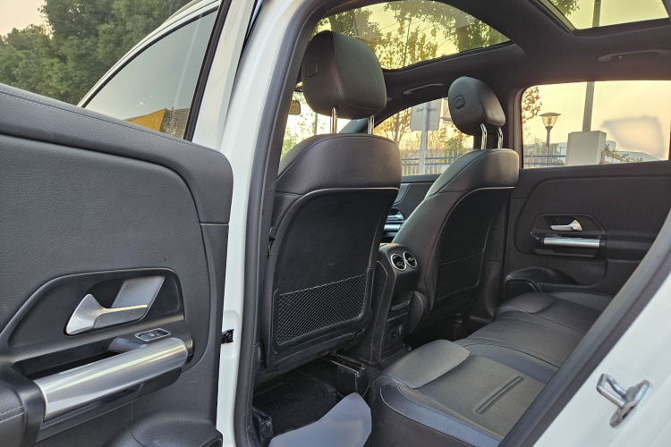 奔驰GLA 2022款 改款二 GLA 200中控内饰7002