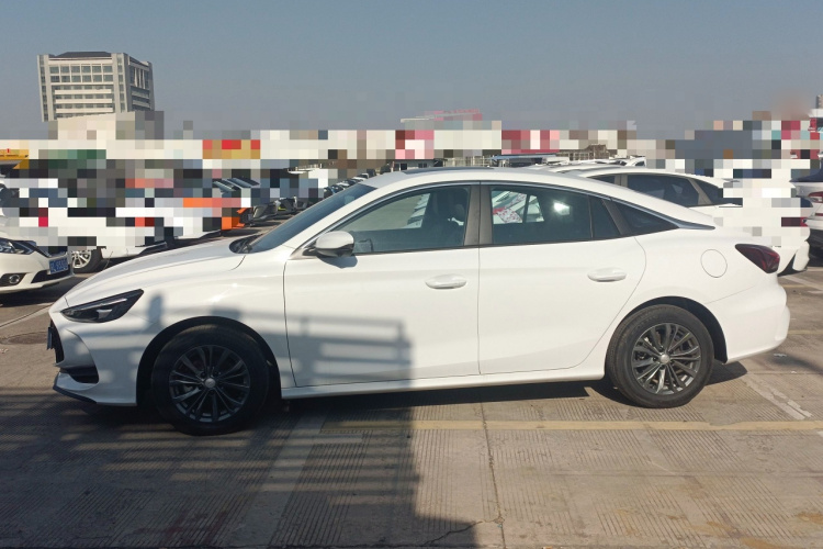 名爵 MG5 2025款 180DVVT 全球豪华版车身外观4