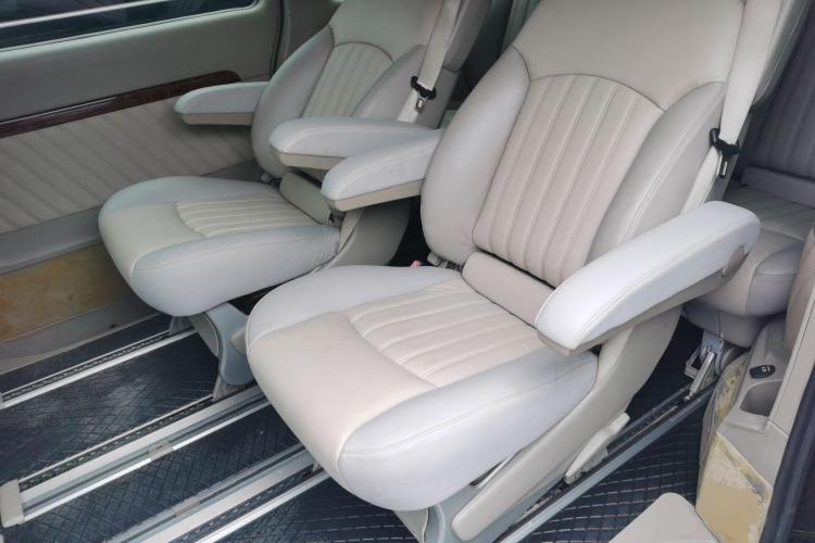 奔驰 唯雅诺 2013款 3.0L 舒适版中控内饰21