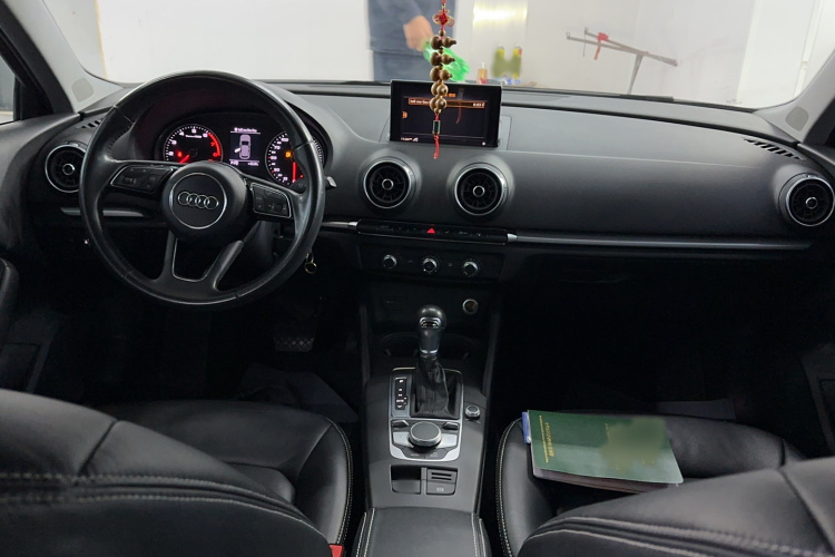 奥迪A3 2017款 Sportback 35 TFSI 进取型中控内饰7003