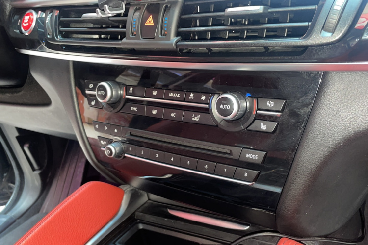 宝马X6（平行进口） 中控内饰7010