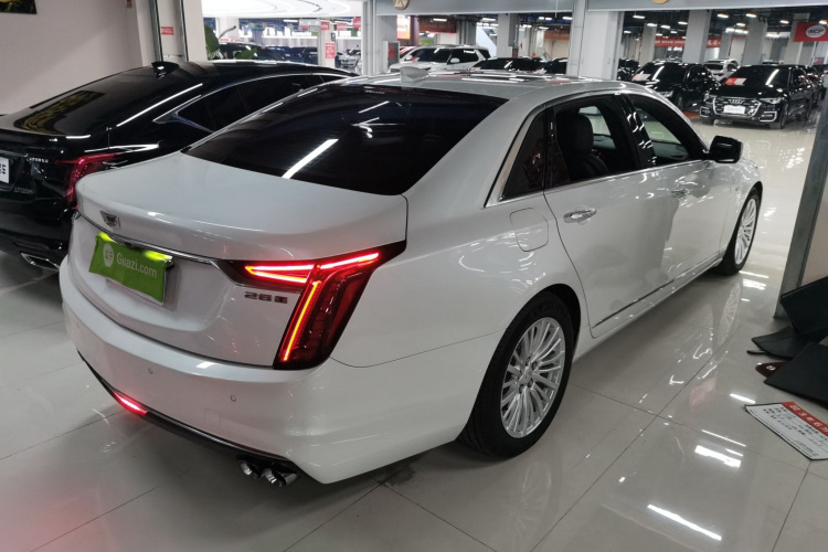凯迪拉克CT6 2019款 28T 豪华型车身外观7