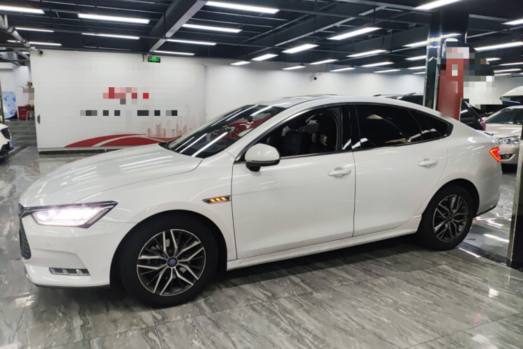 比亚迪 秦Pro新能源 2018款 EV500 智联领耀型车身外观4