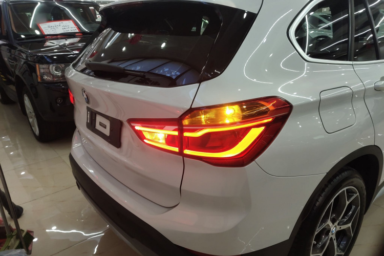 宝马X1 2019款 xDrive20Li 尊享型车身外观6004