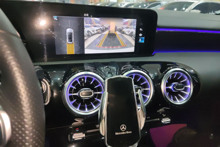 奔驰A级 2022款 改款三 A 200 L 运动轿车时尚型局部细节16