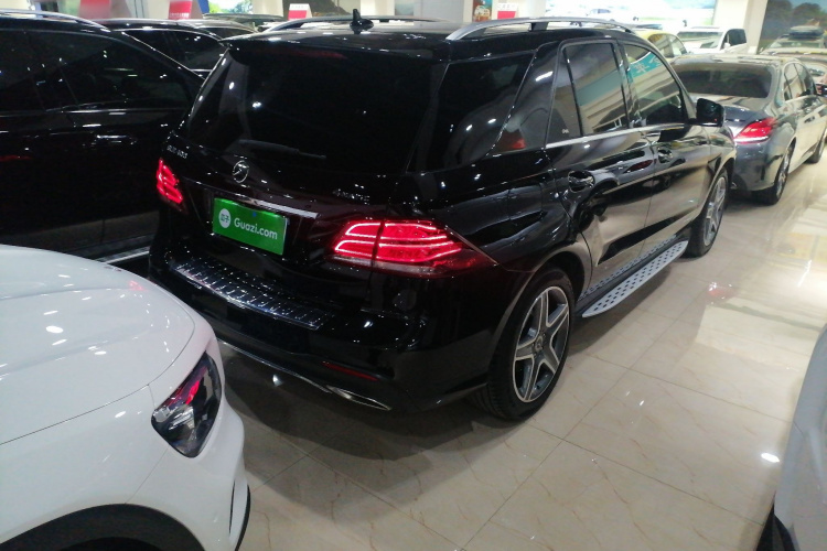 奔驰GLE 2018款 GLE 400 4MATIC 臻藏版车身外观7