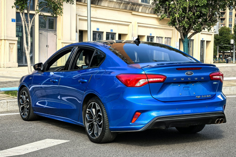 福特 福克斯 2020款 三厢 EcoBoost 180 自动ST Line车身外观6006