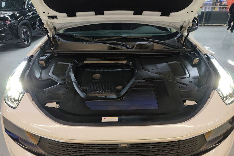 领克01 2017款 2.0T 四驱劲Pro版机舱底盘24