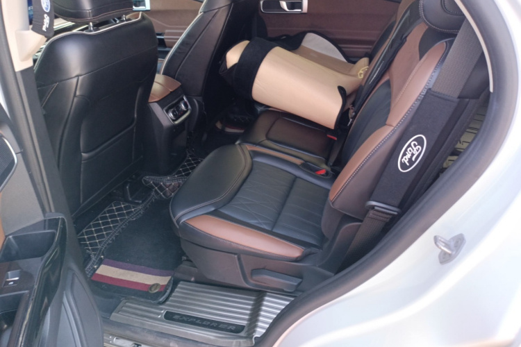 福特 探险者 2023款 EcoBoost 285 四驱钛金版 7座中控内饰21